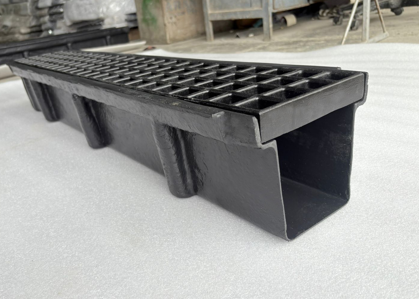 drain-channels-with-grating-gully-cover